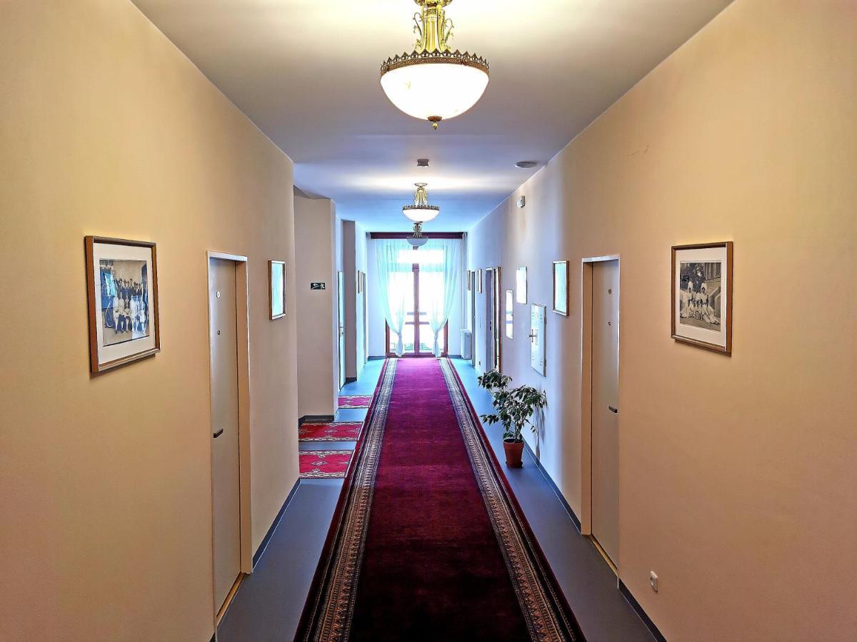 Hotel Grand Uherské Hradiště Exteriör bild