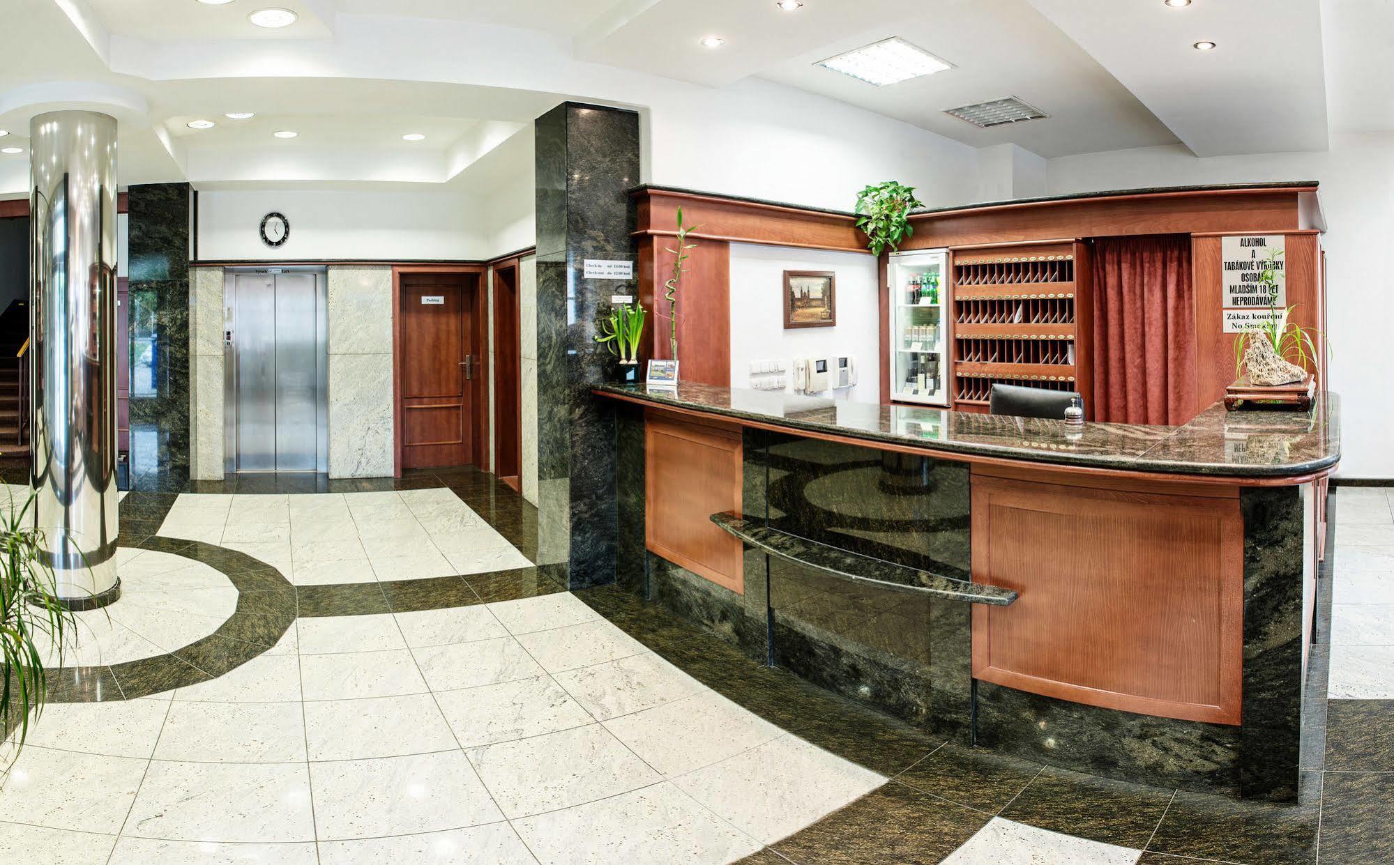 Hotel Grand Uherské Hradiště Exteriör bild